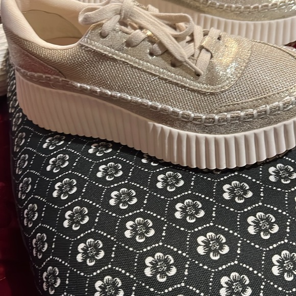 Dolce Vita Gold and White Platform Sneakers NEW Sz 8 - Picture 7 of 10